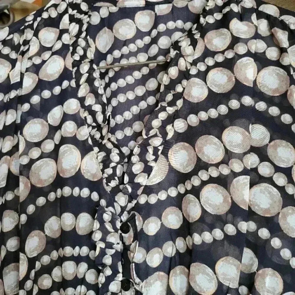 Light & airy summer top  with black white and tan med - Picture 2 of 6